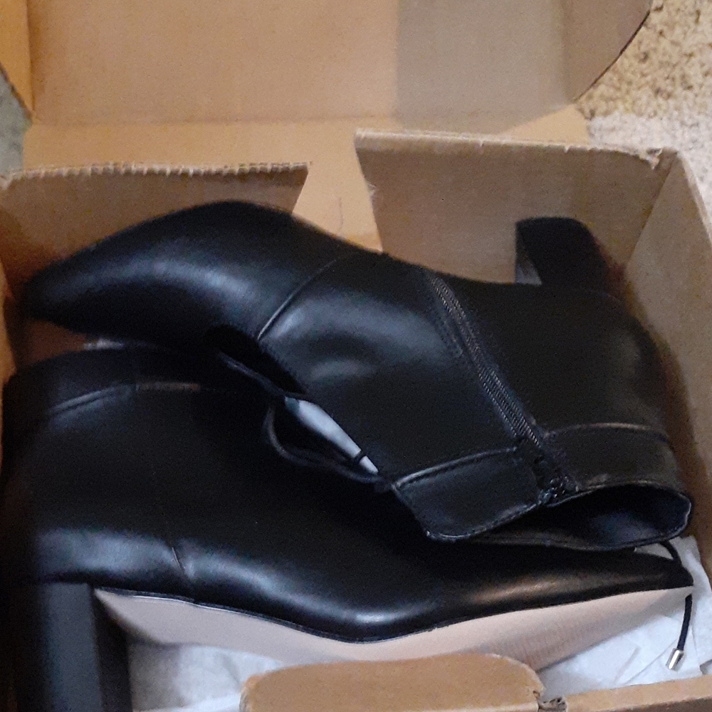 Heels - Picture 2 of 4